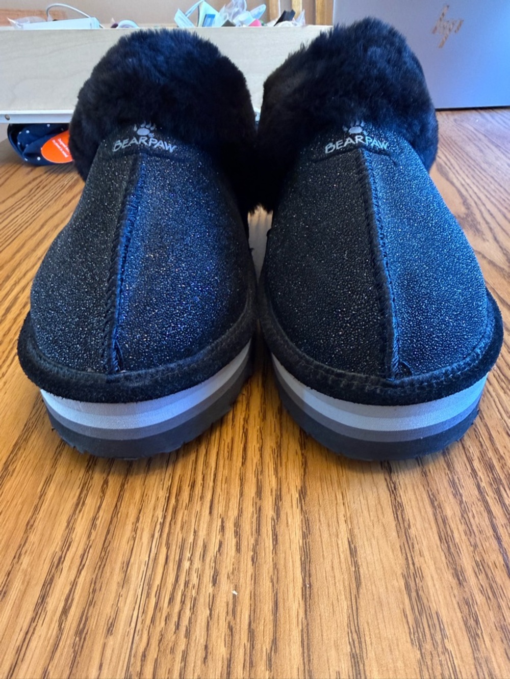 Bearpaw Women’s Size 12 black Sparkle Shearling Slippers - Picture 2 of 5